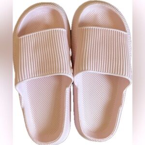 Pink slide sandals. Comfortable and cute. Excellent condition. Size 8.5